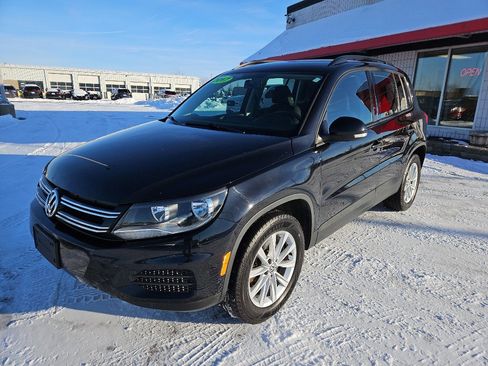 Used 2017 Volkswagen Tiguan S image 8