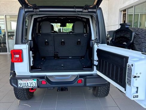 Used 2025 Jeep Wrangler Unlimited Rubicon AWD/4WD image 12