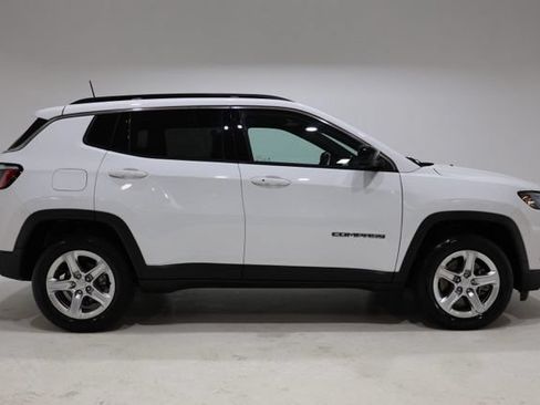 Used 2023 Jeep Compass Latitude w/ Sun and Sound Group AWD/4WD image 9
