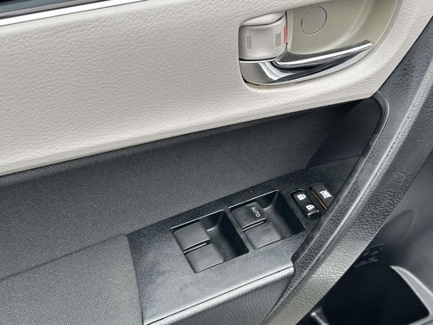 Used 2017 Toyota Corolla LE image 17