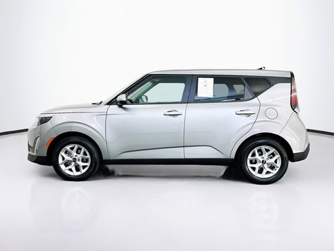 Used 2025 Kia Soul LX w/ LX Technology Package FWD image 4