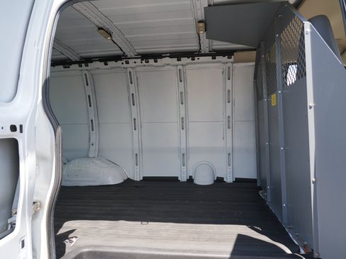 Used 2018 Chevrolet Express 2500 RWD image 13