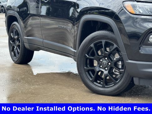 Used 2025 Jeep Compass Latitude w/ Convenience Group AWD/4WD image 3