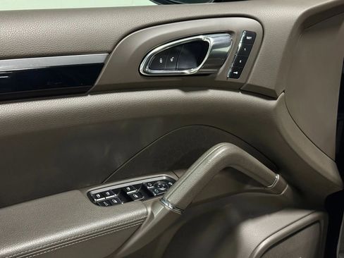 Used 2016 Porsche Cayenne image 10