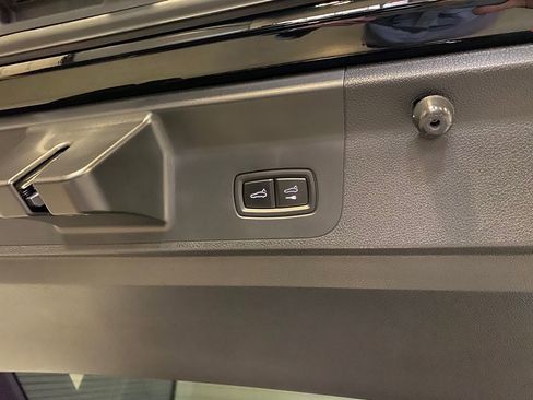 Used 2020 Porsche Panamera 4S image 40