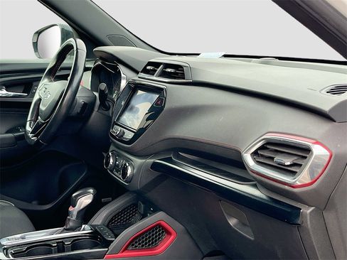 Used 2021 Chevrolet TrailBlazer RS w/ Technology Package image 28