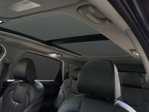 Used 2025 Kia Sorento S w/ Panoramic Sunroof Package AWD/4WD image 12