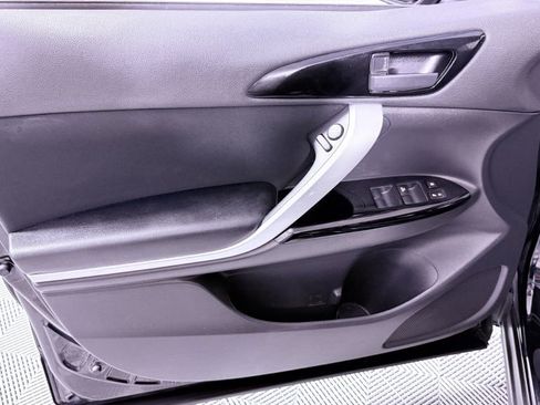 Used 2022 Mitsubishi Eclipse Cross LE image 9