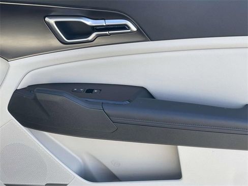 Used 2023 Kia Sportage EX image 18