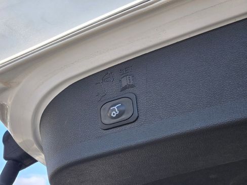 Used 2019 Ford Escape SEL image 12