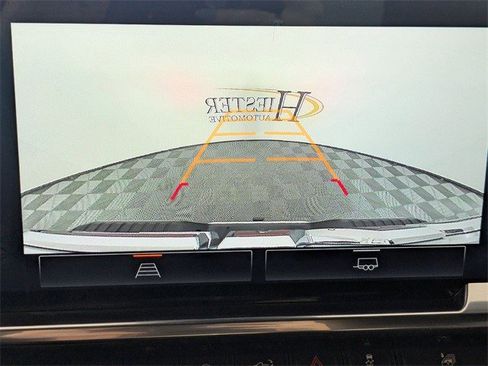 Certified 2025 GMC Sierra 1500 SLT image 17