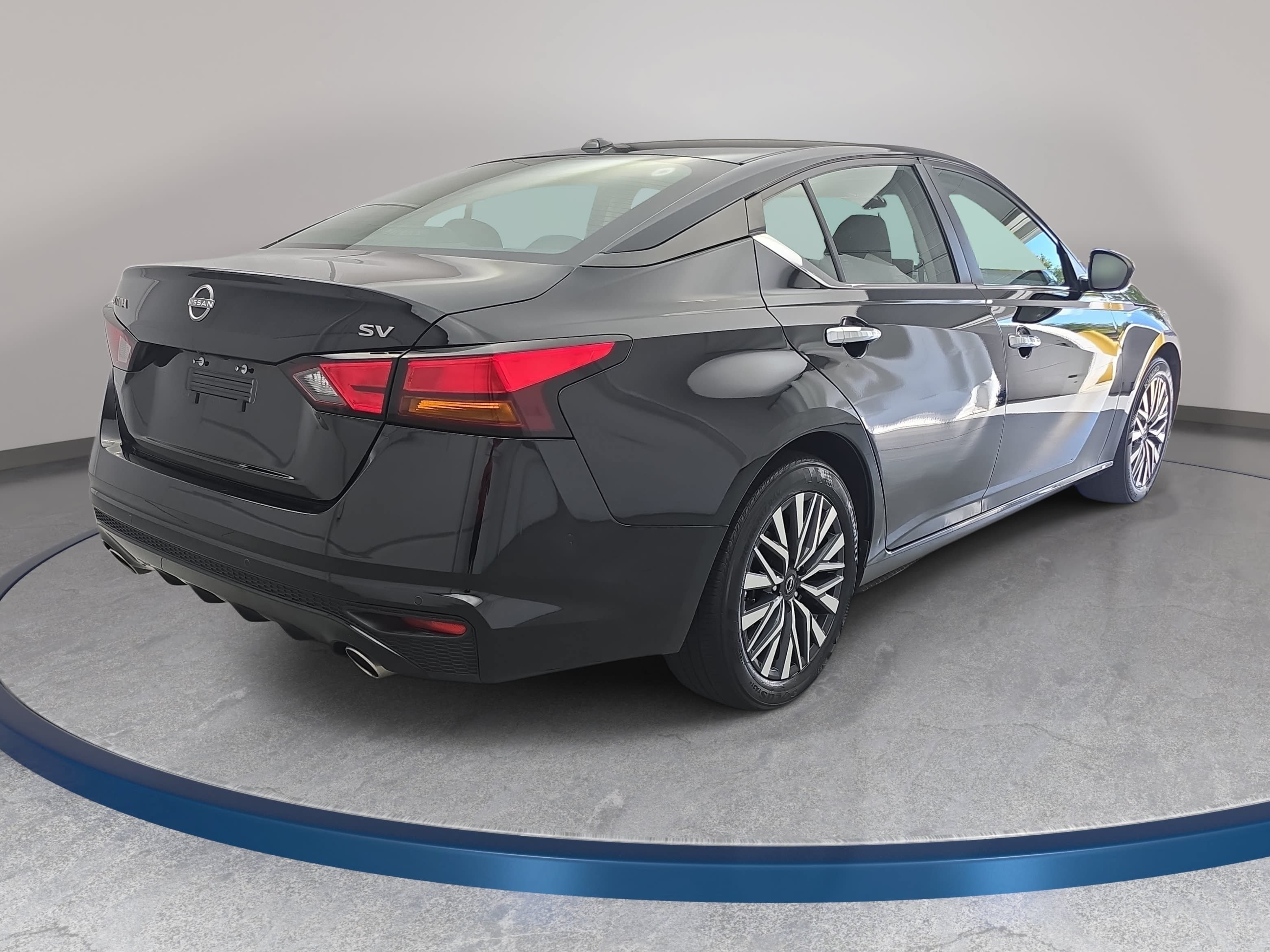 Used 2024 Nissan Altima 2.5 SV w/ SV Premium Package FWD image 5