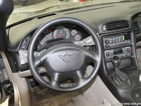 Used 2000 Chevrolet Corvette Convertible w/ Performance Handling Pkg RWD image 39