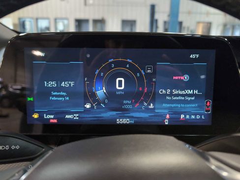 Used 2025 Chevrolet Equinox LT w/ Safety and Technology Package image 11