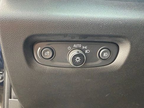 Used 2021 Chevrolet Traverse LT FWD image 25