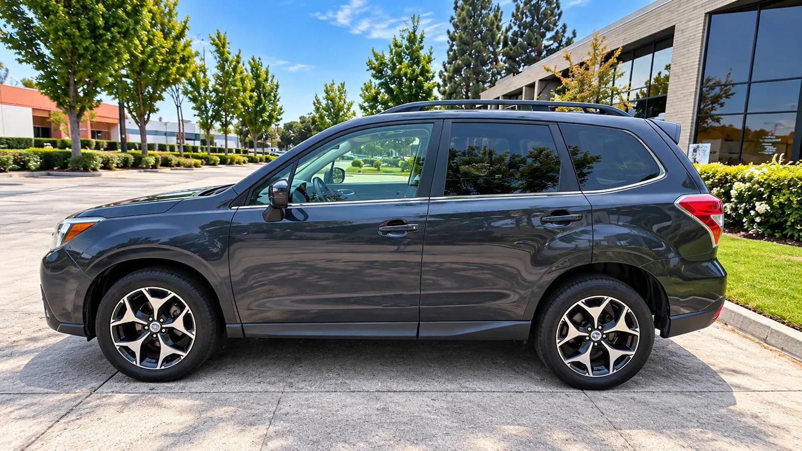 Used 2016 Subaru Forester 2.0XT Premium AWD/4WD image 4