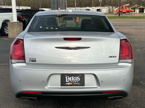 Used 2022 Chrysler 300 Touring L image 5