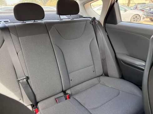 Used 2025 Kia K4 LXS image 39