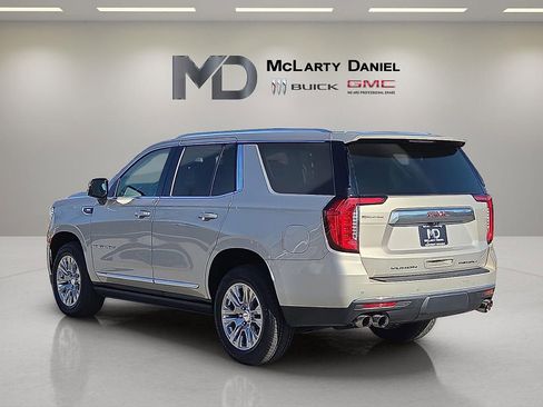 Used 2021 GMC Yukon Denali w/ Advanced Technology Package image 4