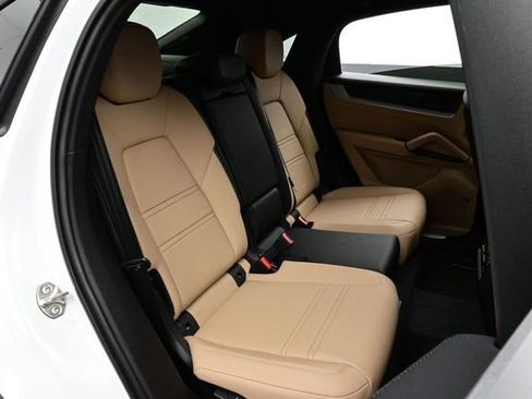 Certified 2026 Porsche Cayenne Coupe AWD/4WD image 16