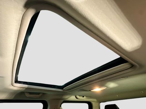 Used 2010 HUMMER H3T Alpha image 23