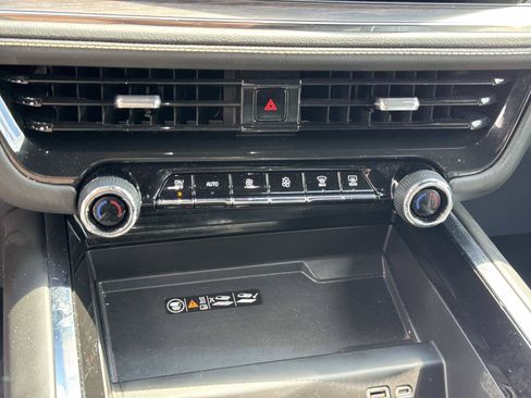 Used 2025 Chevrolet Suburban Premier RWD image 24
