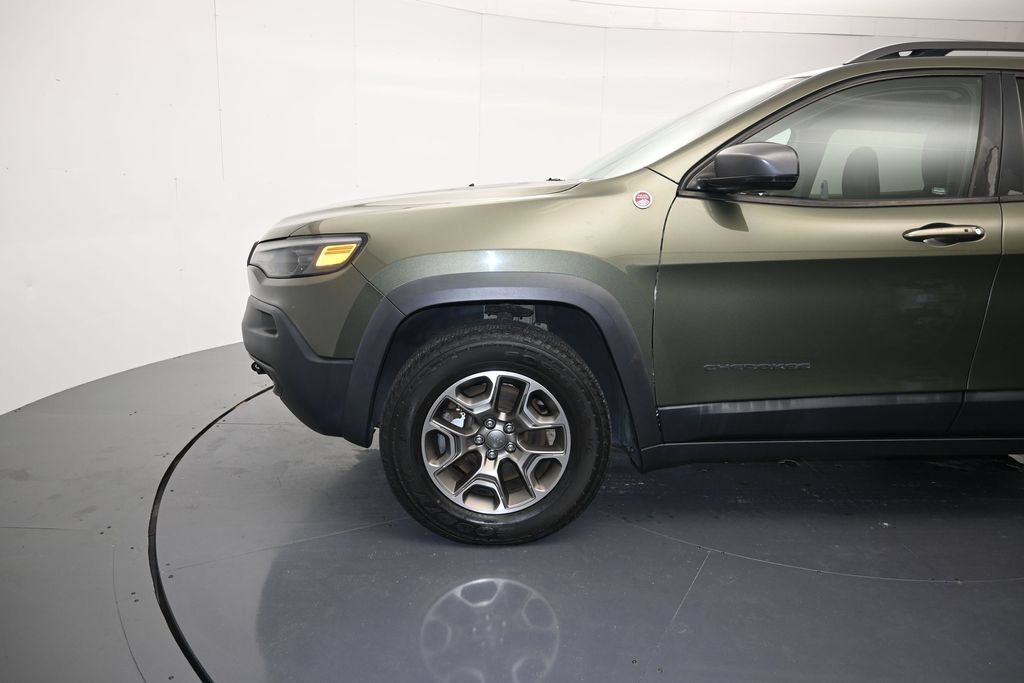 Used 2020 Jeep Cherokee Trailhawk w/ Cold Weather Group AWD/4WD image 9