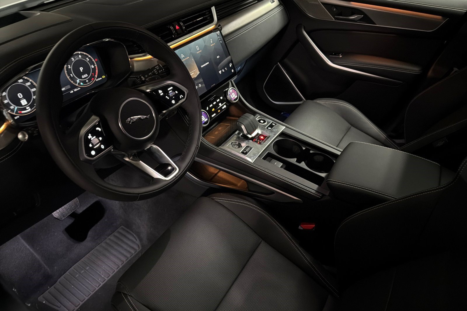 New 2026 Jaguar F-PACE R-Dynamic S AWD/4WD image 4