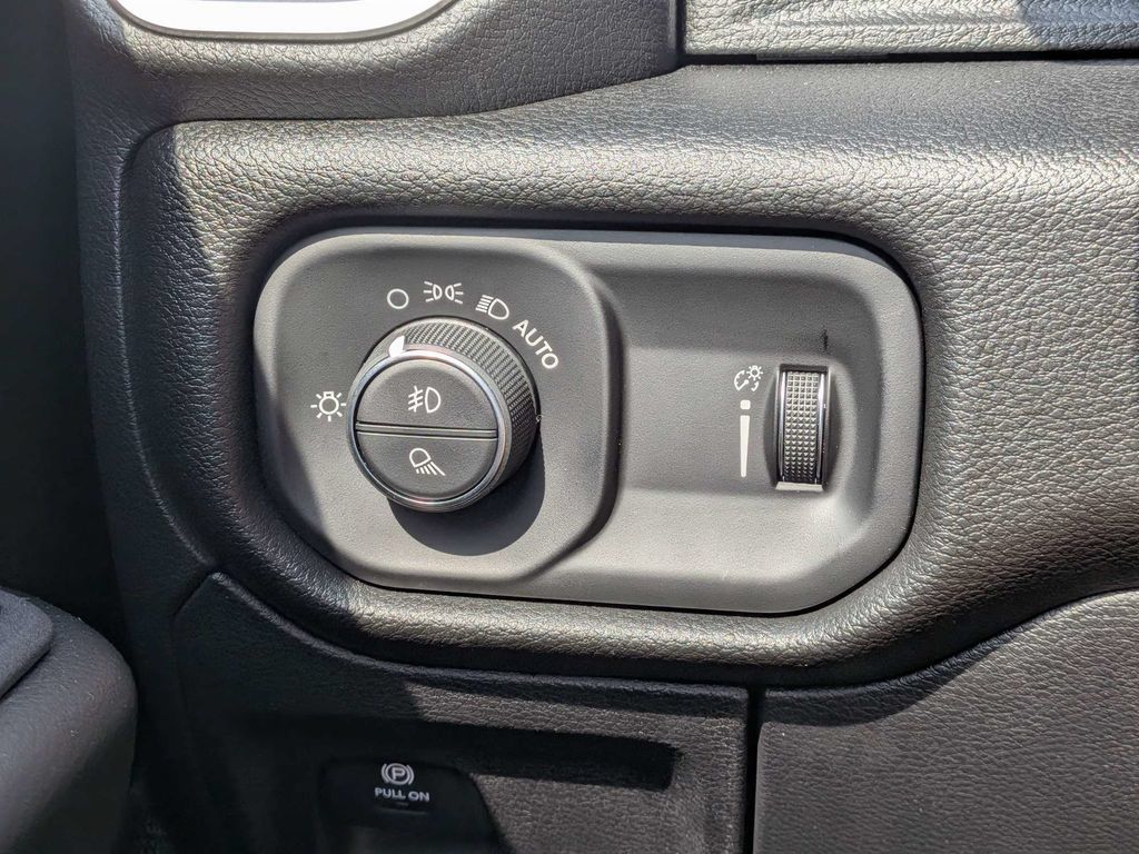 New 2026 RAM 1500 Express AWD/4WD image 22