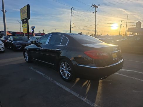 Used 2013 Hyundai Genesis 3.8 w/ Technology Pkg image 7