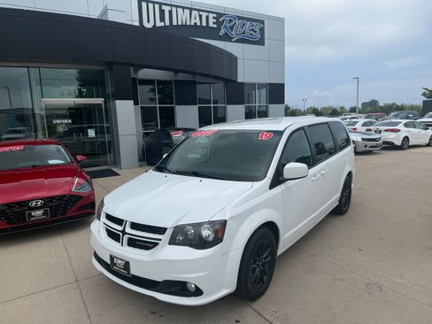Used 2019 Dodge Grand Caravan GT FWD image 1