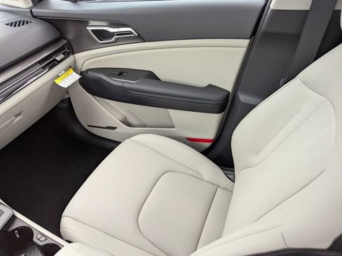 New 2026 Kia Sportage EX image 16