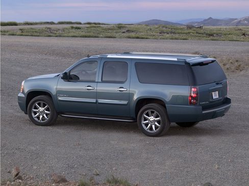 Used 2011 GMC Yukon XL Denali AWD/4WD image 1
