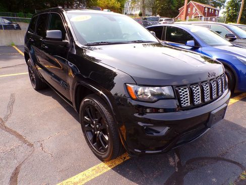 Used 2021 Jeep Grand Cherokee Laredo X AWD/4WD image 3