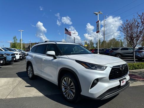 New 2026 Toyota Highlander Platinum AWD/4WD image 7