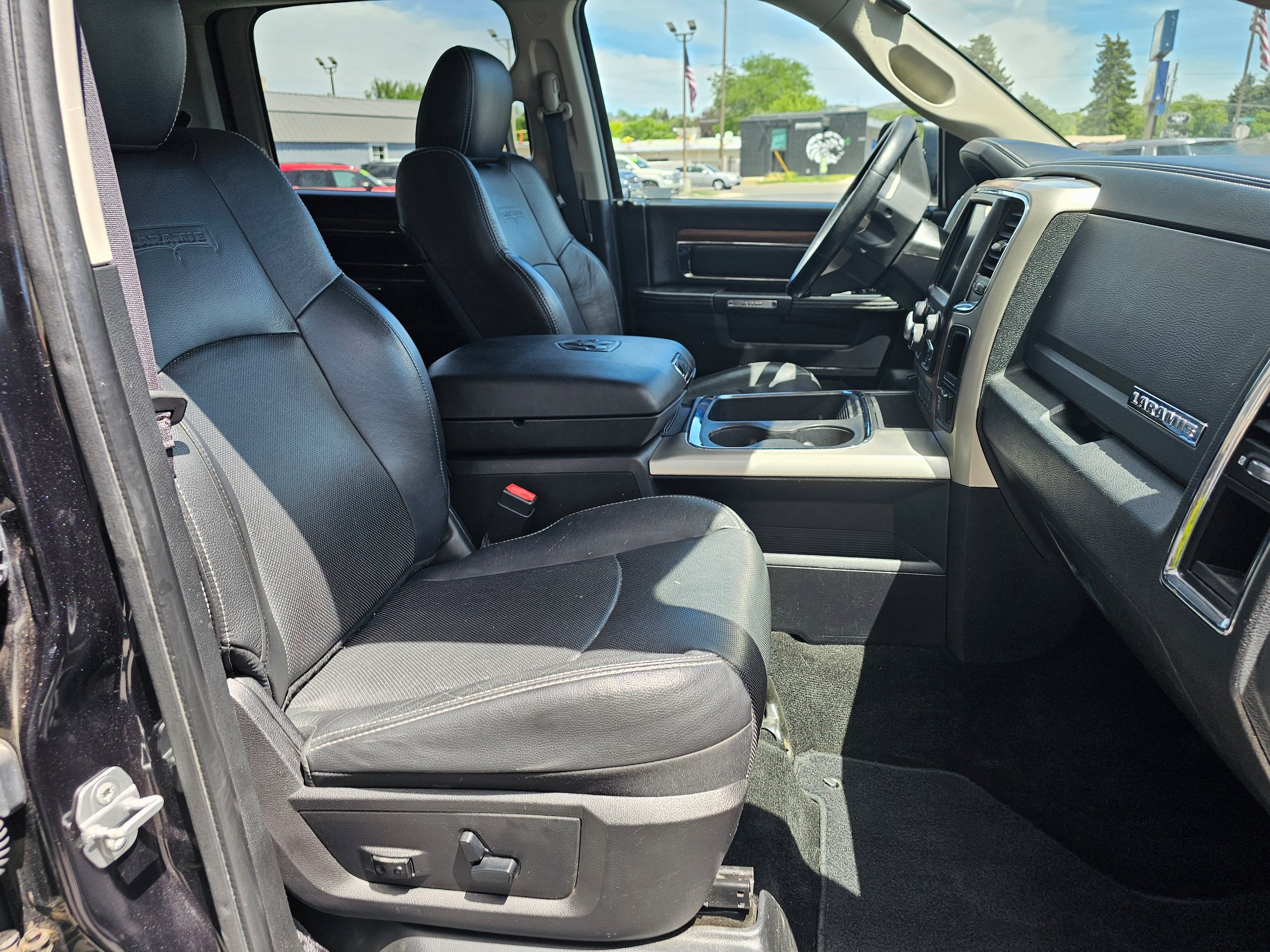 Used 2016 RAM 1500 Laramie w/ Convenience Group AWD/4WD image 19
