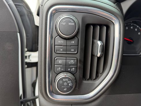 Used 2021 Chevrolet Silverado 1500 LTZ AWD/4WD image 24
