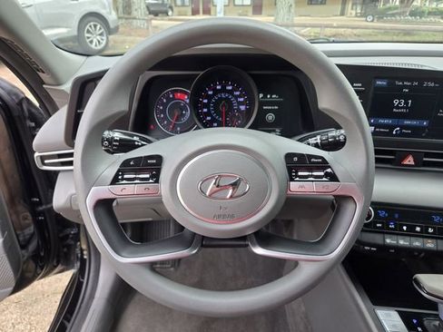 Used 2023 Hyundai Elantra SEL w/ Preferred Accessory Package image 15