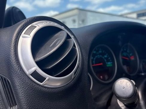 Used 2012 Jeep Wrangler Unlimited Rubicon AWD/4WD image 34