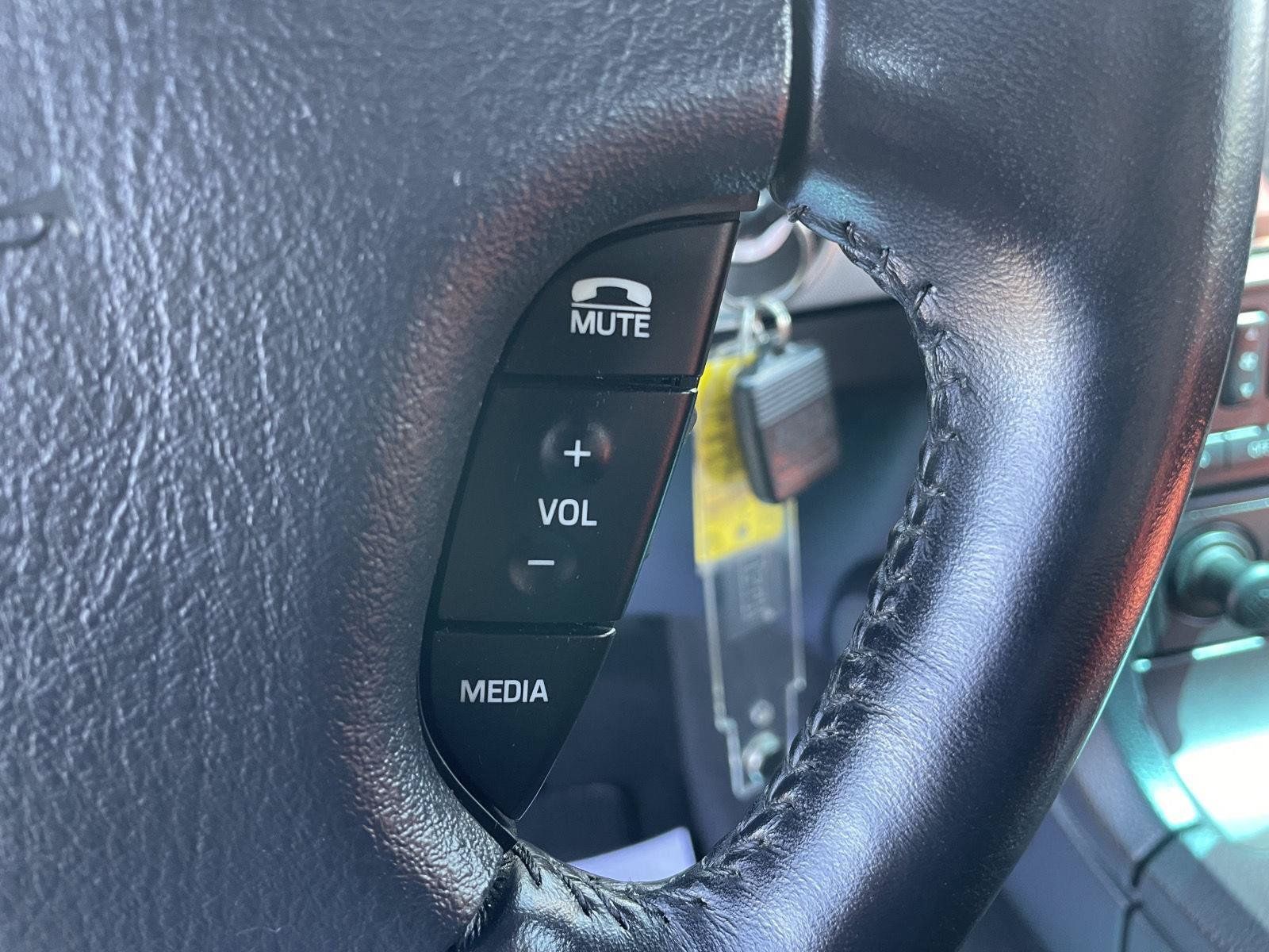 Used 2005 Ford Thunderbird RWD image 17