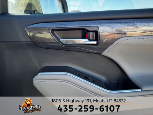 Used 2023 Toyota Highlander Limited image 28