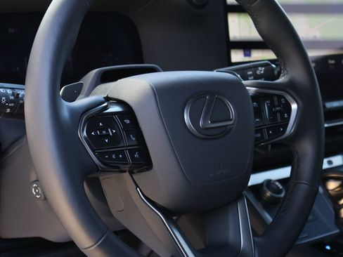 Used 2026 Lexus GX 550 w/ Accessory Package (2T) AWD/4WD image 20