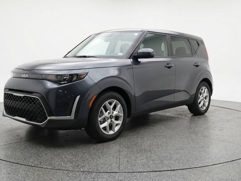 Used 2025 Kia Soul LX w/ LX Technology Package image 3