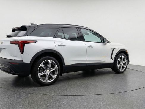 Used 2025 Chevrolet Blazer LT FWD image 9