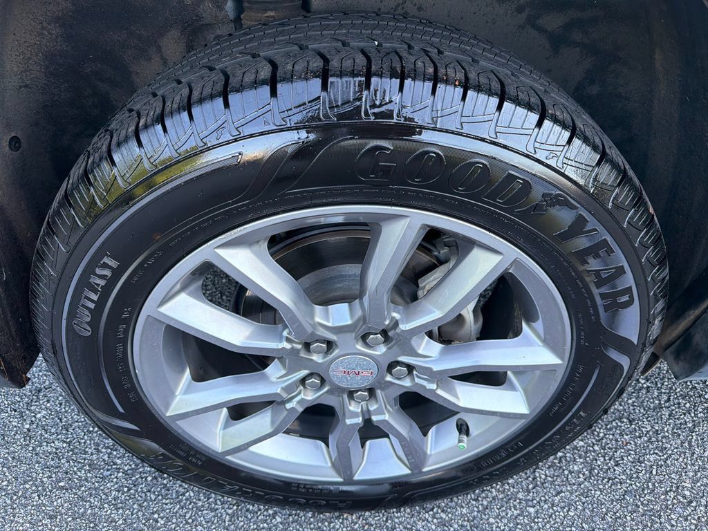 Used 2022 GMC Terrain SLT AWD/4WD image 17