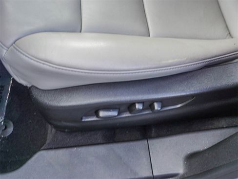 Used 2023 Cadillac XT4 Luxury w/ Cold Weather Package image 19