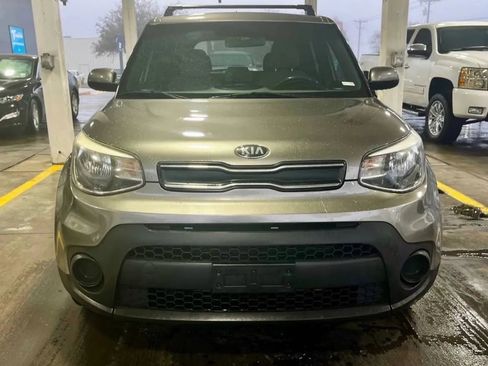 Used 2019 Kia Soul + image 3