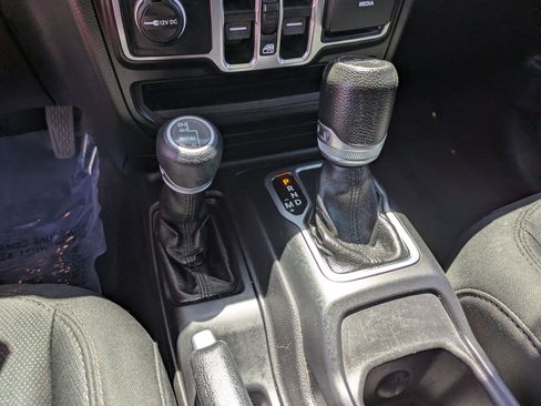 Used 2019 Jeep Wrangler Unlimited Sport S AWD/4WD image 25