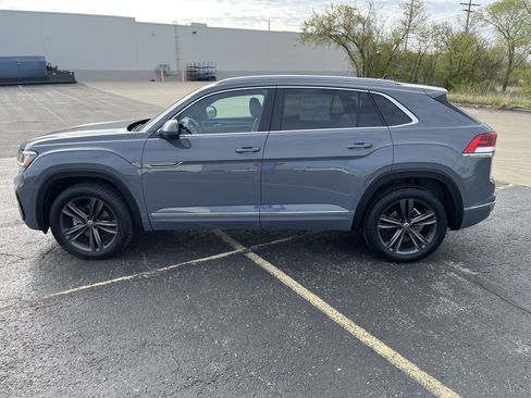Used 2022 Volkswagen Atlas Cross Sport SEL R-Line AWD/4WD image 3