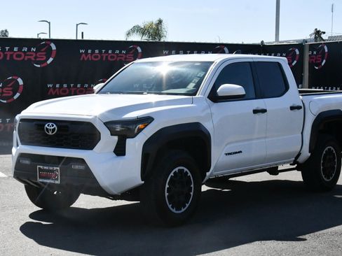 Used 2024 Toyota Tacoma TRD Off-Road image 3